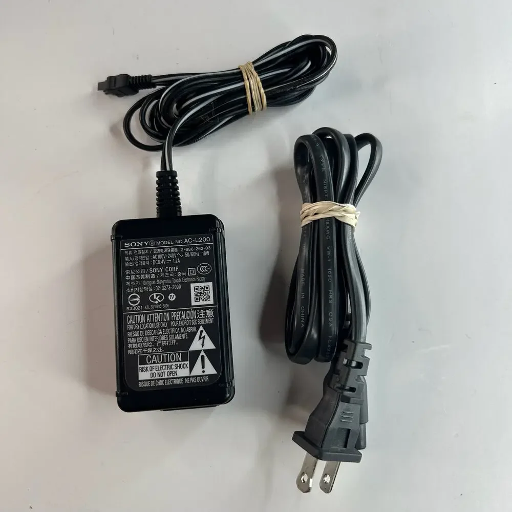 Sony Handycam DCR-SR82 HDD Digital 25X Zoom Camcorder With Dock and Accessories